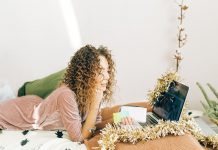 Alternativa la cozile din magazine: cadouri comandate rapid de pe marketplace Infinity